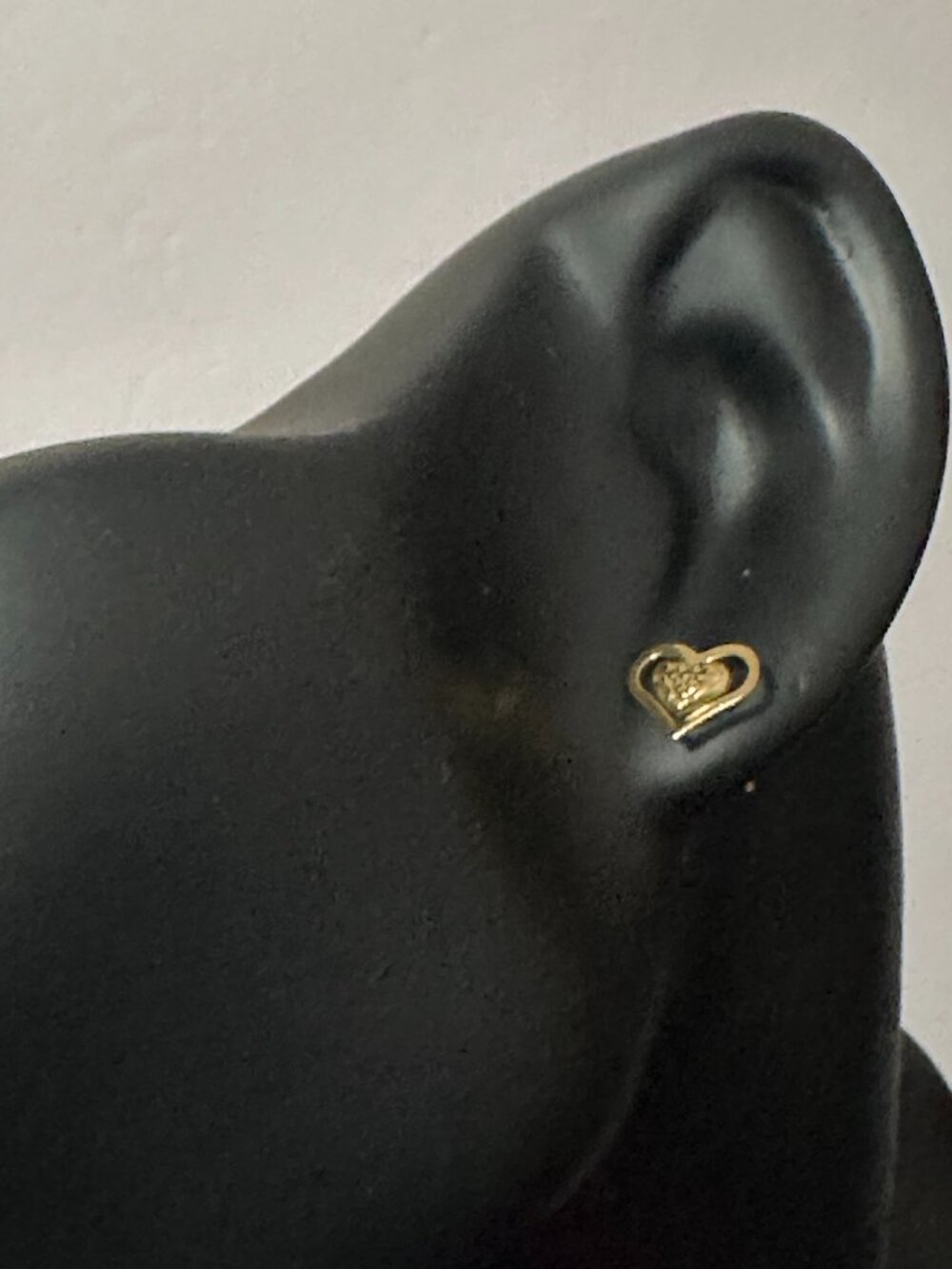 18K Yellow Gold Earrings Heart Stud 1.13grams - Picture 11 of 12